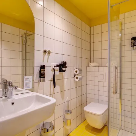 Hotel Meininger Gare Du Midi