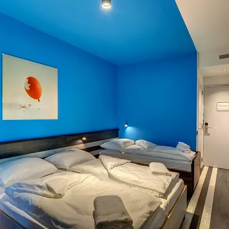 Meininger Gare Du Midi Hotel 3*